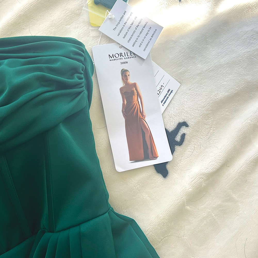 Morilee sz 2 Emerald green prom dress.